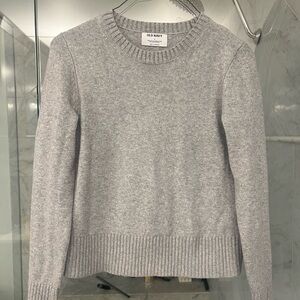 Cute ,warm sweater. Flattering fit, very soft.Worn once.